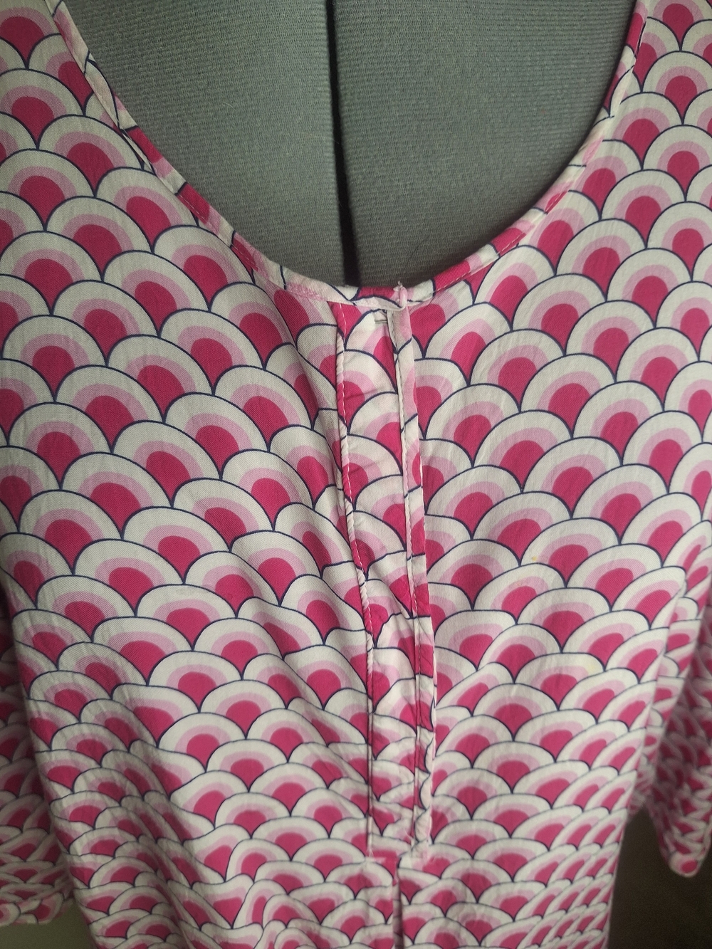 Stylus Pink Patterned Rayon Scoop-Neck Top Size Large